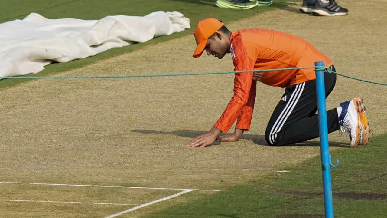 IND vs ENG: ವೈಜಾಗ್ನಲ್ಲಿ ರನ್ ಮಳೆಯಾ? ಬ್ಯಾಟರ್ಸ್ಗಳ ಪೆವಿಲಿಯನ್ ಪರೇಡಾ? ಇಲ್ಲಿದೆ ಪಿಚ್ ವರದಿ IND vs ENG: ವೈಜಾಗ್ನಲ್ಲಿ ರನ್ ಮಳೆಯಾ? ಬ್ಯಾಟರ್ಸ್ಗಳ ಪೆವಿಲಿಯನ್ ಪರೇಡಾ? ಇಲ್ಲಿದೆ ಪಿಚ್ ವರದಿ