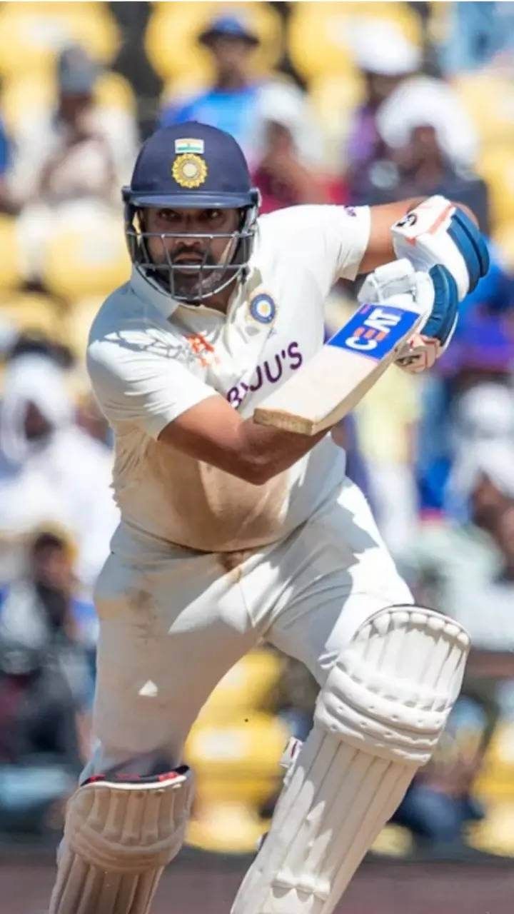 ಟೀಮ್ ಇಂಡಿಯಾ ನಾಯಕ ರೋಹಿತ್ ಶರ್ಮಾ ಓಪನರ್ ಆಗಿ ಆಡಲಿದ್ದಾರೆ. ರನ್ ಗಳಿಸಲು ಪರದಾಡುತ್ತಿರುವ ಇವರ ಮೇಲೆ ಸಾಕಷ್ಟು ಒತ್ತಡವಿದೆ.