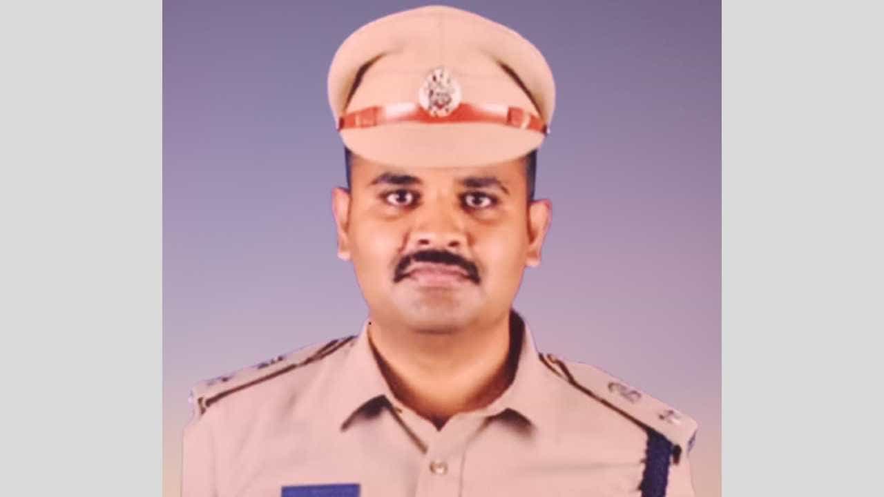 ಐಪಿಎಸ್ ಅಧಿಕಾರಿ ರಾಹುಲ್ ಕುಮಾರ್ ಶಹಪುರ್ವಾಡ್ ಕೇಂದ್ರ ಸೇವೆಗೆ ವರ್ಗಾವಣೆ: ಸರ್ಕಾರ ಆದೇಶ ಐಪಿಎಸ್ ಅಧಿಕಾರಿ ರಾಹುಲ್ ಕುಮಾರ್ ಶಹಪುರ್ವಾಡ್ ಕೇಂದ್ರ ಸೇವೆಗೆ ವರ್ಗಾವಣೆ: ಸರ್ಕಾರ ಆದೇಶ