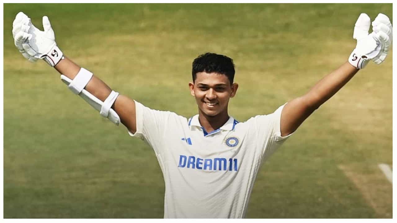 ವಿಶಾಖಪಟ್ಟಣಂನಲ್ಲಿ ನಡೆದ ಇಂಗ್ಲೆಂಡ್ ವಿರುದ್ಧದ 2ನೇ ಟೆಸ್ಟ್ ಪಂದ್ಯದಲ್ಲಿ ಯಶಸ್ವಿ ಜೈಸ್ವಾಲ್ (Yashasvi Jaiswal) ಆಕರ್ಷಕ ದ್ವಿಶತಕ ಬಾರಿಸಿದ್ದರು. ಯುವ ಆರಂಭಿಕ ಆಟಗಾರನ ಈ ದ್ವಿಶತಕದ ಹೊರತಾಗಿಯೂ ಟೀಮ್ ಇಂಡಿಯಾದ ಯಾವುದೇ ಬ್ಯಾಟರ್ 35 ರನ್ ಕಲೆಹಾಕಿಲ್ಲ ಎಂಬುದು ವಿಶೇಷ.