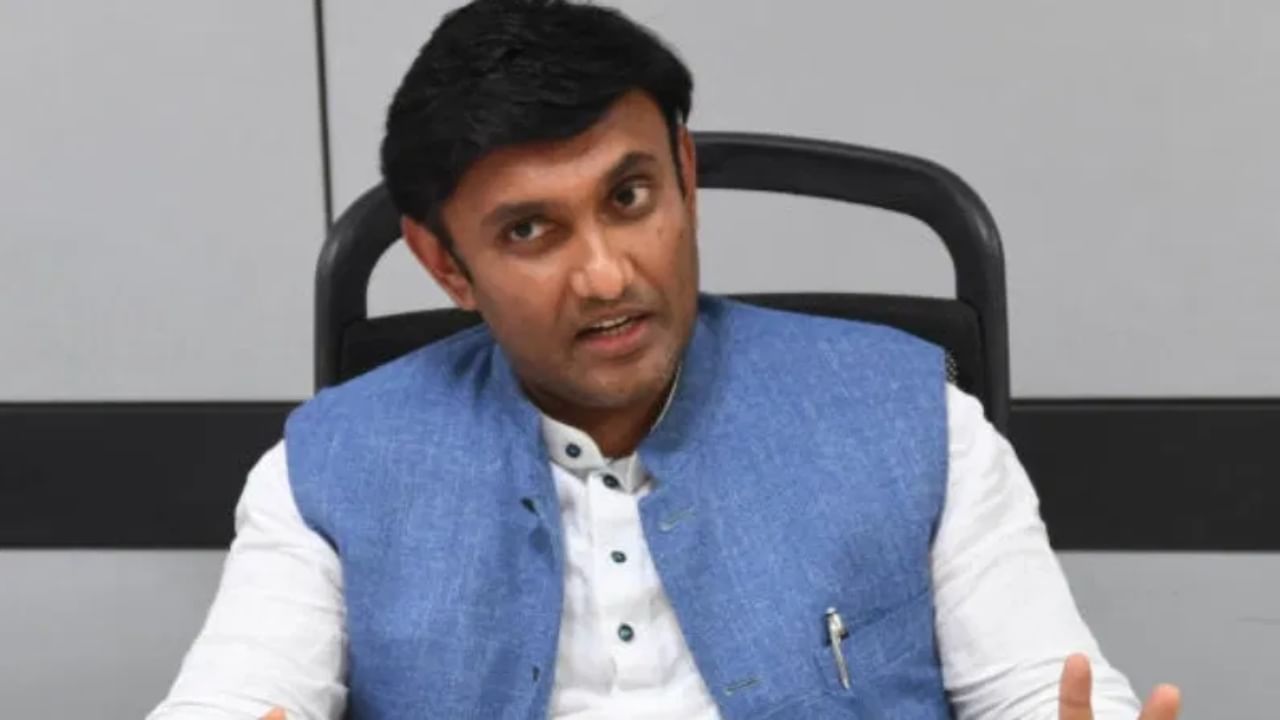 ಮರಳಿ ‘ಕೈ’ ಹಿಡಿಯುತ್ತಾರಾ ಮಾಜಿ ಸಚಿವ ಡಾ. ಕೆ ಸುಧಾಕರ್: ಕಾಂಗ್ರೆಸ್ನಲ್ಲಿ ಹೆಚ್ಚಾಯ್ತು ಚರ್ಚೆ ಮರಳಿ ‘ಕೈ’ ಹಿಡಿಯುತ್ತಾರಾ ಮಾಜಿ ಸಚಿವ ಡಾ. ಕೆ ಸುಧಾಕರ್: ಕಾಂಗ್ರೆಸ್ನಲ್ಲಿ ಹೆಚ್ಚಾಯ್ತು ಚರ್ಚೆ