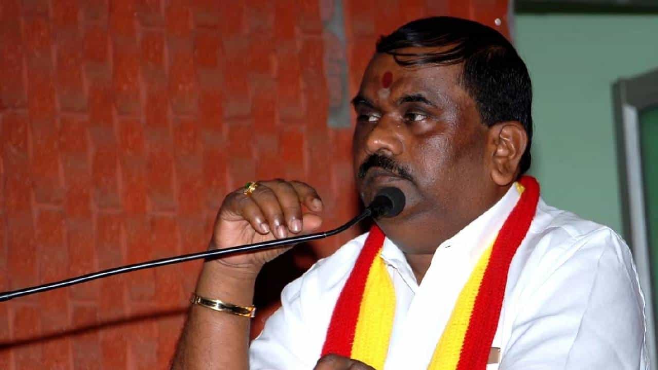 ಕನ್ನಡಿಗರಿಗೆ ಕಂಪನಿಗಳಲ್ಲಿ ಉದ್ಯೋಗ ಮೀಸಲಾತಿಗಾಗಿ ಮುಂದಿನ ಹೋರಾಟ: ಕರವೇ ನಾರಾಯಣಗೌಡ ಕನ್ನಡಿಗರಿಗೆ ಕಂಪನಿಗಳಲ್ಲಿ ಉದ್ಯೋಗ ಮೀಸಲಾತಿಗಾಗಿ ಮುಂದಿನ ಹೋರಾಟ: ಕರವೇ ನಾರಾಯಣಗೌಡ