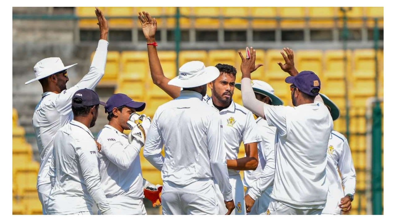 Ranji Trophy 2024: ಕರ್ನಾಟಕ ಬೆಂಕಿ ಬೌಲಿಂಗ್ಗೆ ತಮಿಳುನಾಡು ತತ್ತರ Ranji Trophy 2024: ಕರ್ನಾಟಕ ಬೆಂಕಿ ಬೌಲಿಂಗ್ಗೆ ತಮಿಳುನಾಡು ತತ್ತರ