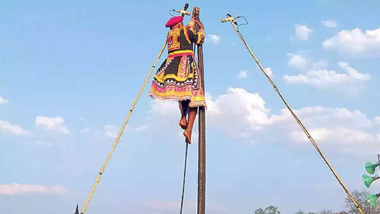 ಸಂಪಾದಿತಲೇ ಪರಾಕ್: ಸುಭಿಕ್ಷೆಯ ನಾಡಿಗಾಗಿ ಬಂಗಾರದ ಭವಿಷ್ಯ ನುಡಿದ ಭಂಡಾರದೊಡೆಯ..! ಸಂಪಾದಿತಲೇ ಪರಾಕ್: ಸುಭಿಕ್ಷೆಯ ನಾಡಿಗಾಗಿ ಬಂಗಾರದ ಭವಿಷ್ಯ ನುಡಿದ ಭಂಡಾರದೊಡೆಯ..!