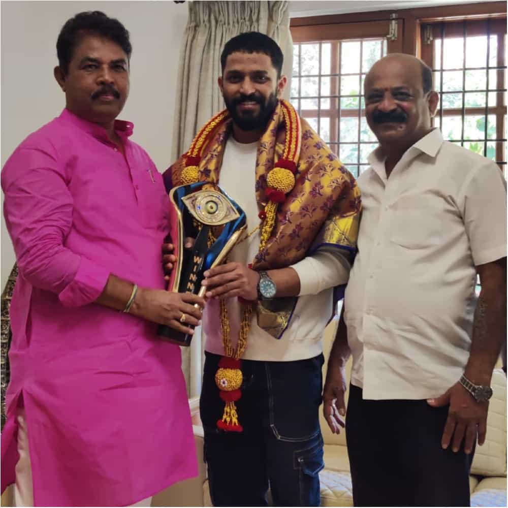 ಬಿಗ್ಬಾಸ್ ಕನ್ನಡ ಸೀಸನ್ 10 ರಿಯಾಲಿಟಿ ಶೋ ಅನ್ನು ಕಾರ್ತಿಕ್ ಮಹೇಶ್ ಗೆದ್ದಿದ್ದು, ವಿನ್ನರ್ ಆದ ಬಳಿಕ ಅವರ ಜನಪ್ರಿಯತೆ ಹತ್ತುಪಟ್ಟಾಗಿದೆ.