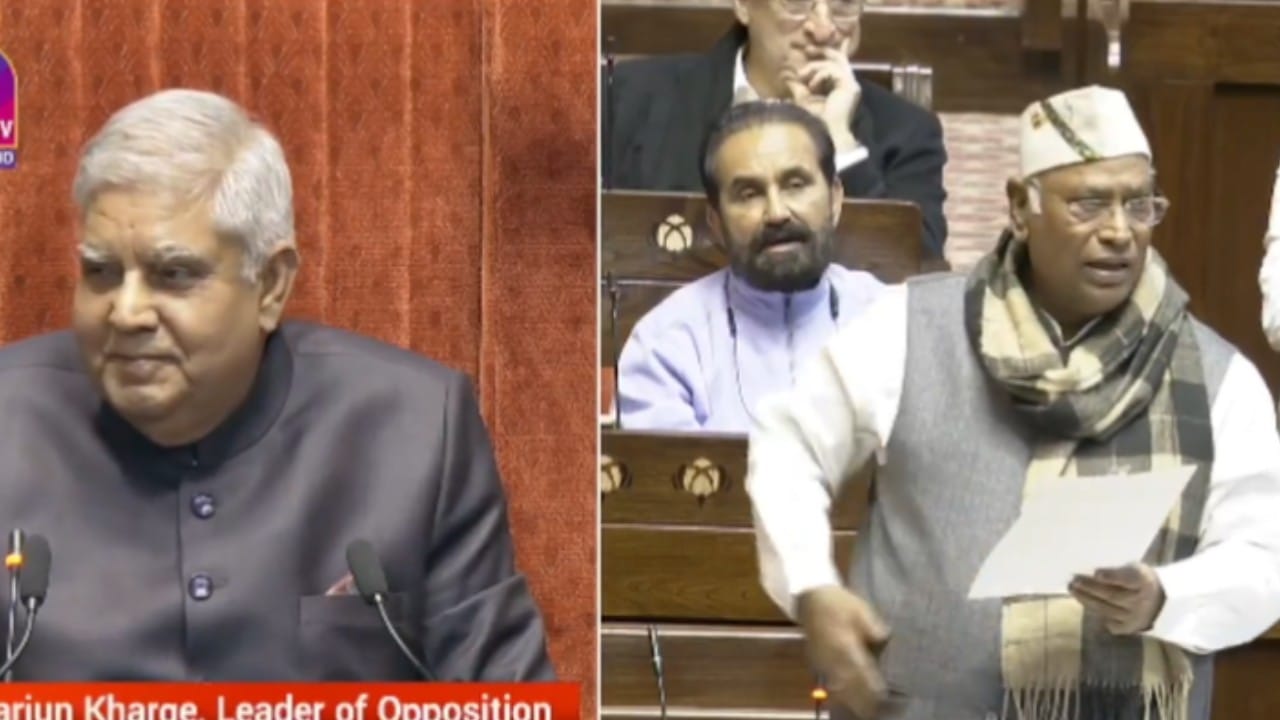 ಸಂಸತ್ನಲ್ಲಿ 'ಅಬ್ ಕೀ ಬಾರ್ 400 ಪಾರ್' ಎಂದು ಹೇಳಿದ ಮಲ್ಲಿಕಾರ್ಜುನ ಖರ್ಗೆ; ಸದನದಲ್ಲಿ ನಗೆಗಡಲು ಸಂಸತ್ನಲ್ಲಿ 'ಅಬ್ ಕೀ ಬಾರ್ 400 ಪಾರ್' ಎಂದು ಹೇಳಿದ ಮಲ್ಲಿಕಾರ್ಜುನ ಖರ್ಗೆ; ಸದನದಲ್ಲಿ ನಗೆಗಡಲು