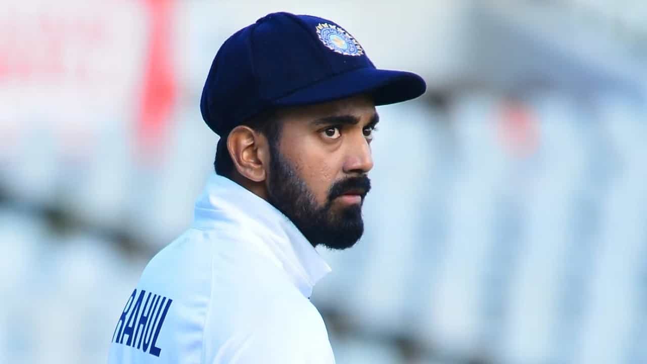 ಭಾರತ ಮತ್ತು ಇಂಗ್ಲೆಂಡ್ ನಡುವಣ 4ನೇ ಟೆಸ್ಟ್ ಪಂದ್ಯದಿಂದಲೂ ಕೆಎಲ್ ರಾಹುಲ್ (KL Rahul) ಹೊರಗುಳಿದಿದ್ದಾರೆ. ಹೈದರಾಬಾದ್ನಲ್ಲಿ ನಡೆದ ಮೊದಲ ಟೆಸ್ಟ್ ಪಂದ್ಯದಲ್ಲಿ ಕಣಕ್ಕಿಳಿದಿದ್ದ ರಾಹುಲ್ ತೊಡೆಸಂಧು ನೋವಿನ ಸಮಸ್ಯೆಗೆ ಒಳಗಾಗಿದ್ದರು. ಹೀಗಾಗಿ 2ನೇ ಮತ್ತು 3ನೇ ಟೆಸ್ಟ್ ಪಂದ್ಯಗಳಿಗೆ ಅಲಭ್ಯರಾಗಿದ್ದರು.