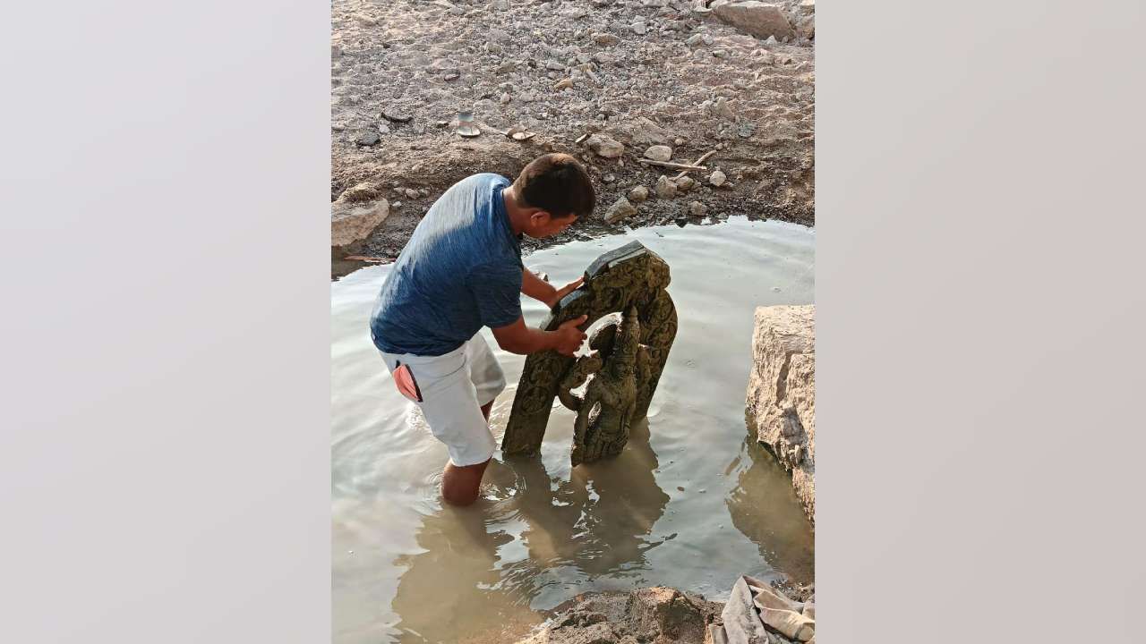 Krishna Idol, Shivalinga found in Krishna River at Raichur