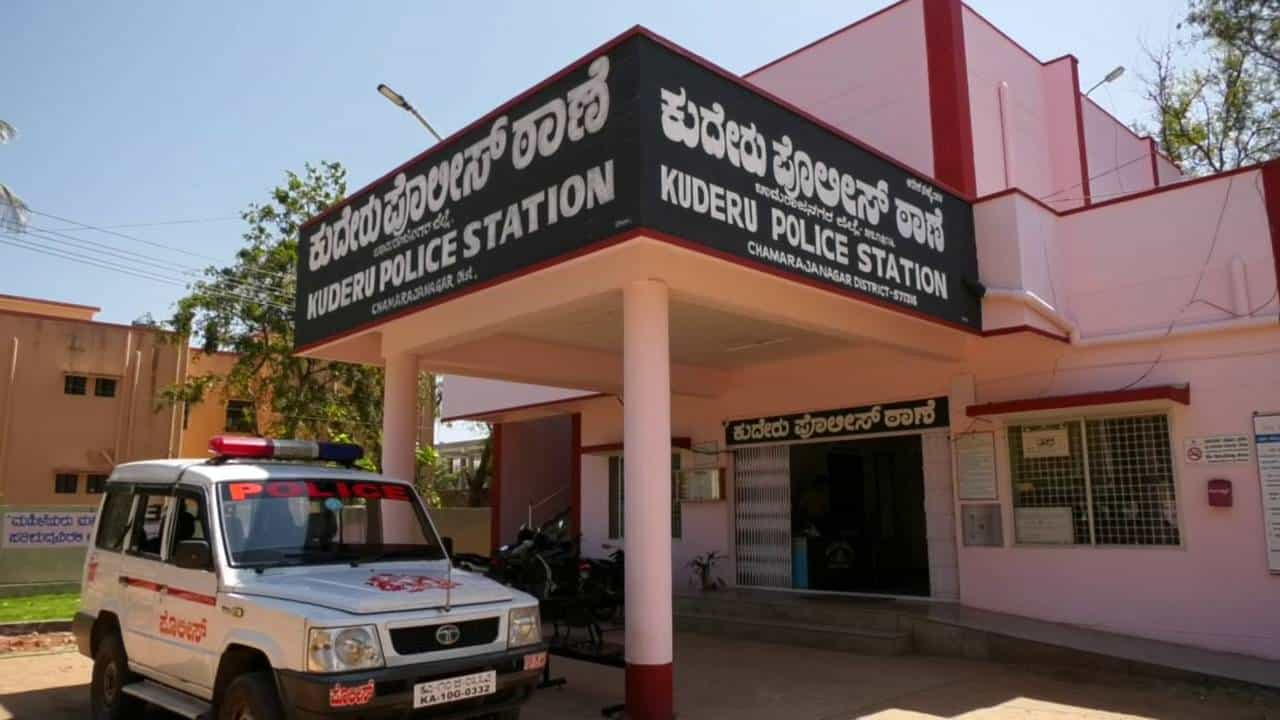 ಚಾಮರಾಜನಗರ: ಕುದೇರು ಪೊಲೀಸ್ ಠಾಣೆಗೆ ರಾಜ್ಯದಲ್ಲೇ ನಂಬರ್ ಓನ್ ಸ್ಥಾನ ಚಾಮರಾಜನಗರ: ಕುದೇರು ಪೊಲೀಸ್ ಠಾಣೆಗೆ ರಾಜ್ಯದಲ್ಲೇ ನಂಬರ್ ಓನ್ ಸ್ಥಾನ