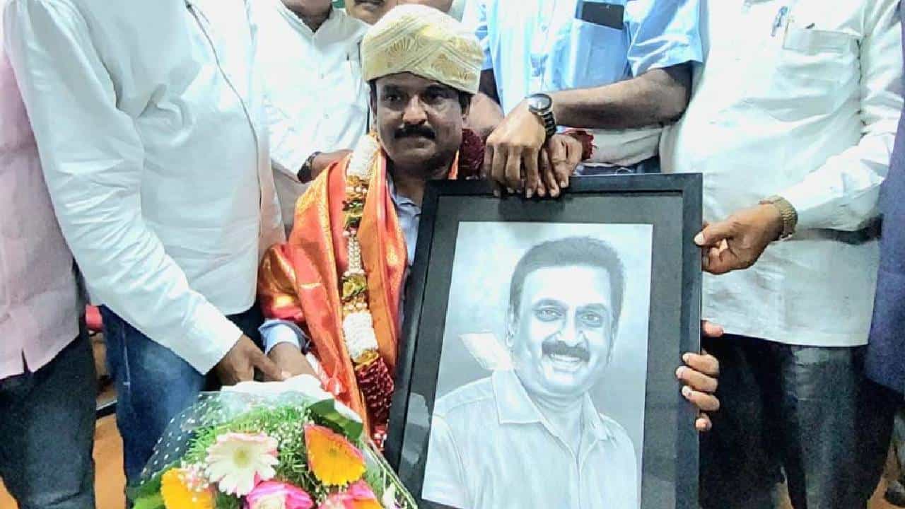 ಗ್ರಾಮೀಣ ಪತ್ರಕರ್ತರಿಗೆ ಉಚಿತ ಬಸ್ ಪಾಸ್ಗೆ ರಾಜ್ಯಾಧ್ಯಕ್ಷ ಶಿವಾನಂದ ತಗಡೂರರ ಅವಿರತ ಶ್ರಮ ಮುಖ್ಯ ಕಾರಣ: ಕೆವಿ ಪ್ರಭಾಕರ್ ಗ್ರಾಮೀಣ ಪತ್ರಕರ್ತರಿಗೆ ಉಚಿತ ಬಸ್ ಪಾಸ್ಗೆ ರಾಜ್ಯಾಧ್ಯಕ್ಷ ಶಿವಾನಂದ ತಗಡೂರರ ಅವಿರತ ಶ್ರಮ ಮುಖ್ಯ ಕಾರಣ: ಕೆವಿ ಪ್ರಭಾಕರ್