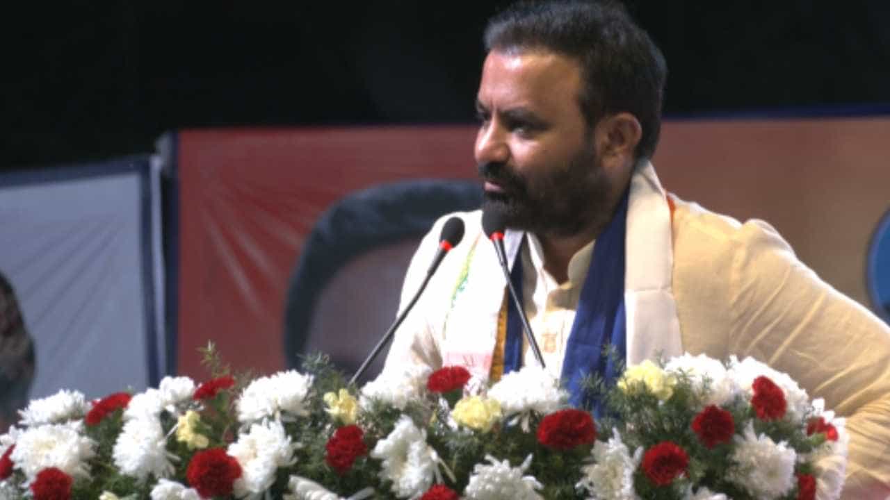 ವಿಜಯೇಂದ್ರ ಬದಲು ಯತೀಂದ್ರ ಹೆಸರು: ಭಾಷಣದುದ್ದಕ್ಕೂ ಸಚಿವ ಸಂತೋಷ್ ಲಾಡ್ ಯಡವಟ್ಟು ವಿಜಯೇಂದ್ರ ಬದಲು ಯತೀಂದ್ರ ಹೆಸರು: ಭಾಷಣದುದ್ದಕ್ಕೂ ಸಚಿವ ಸಂತೋಷ್ ಲಾಡ್ ಯಡವಟ್ಟು