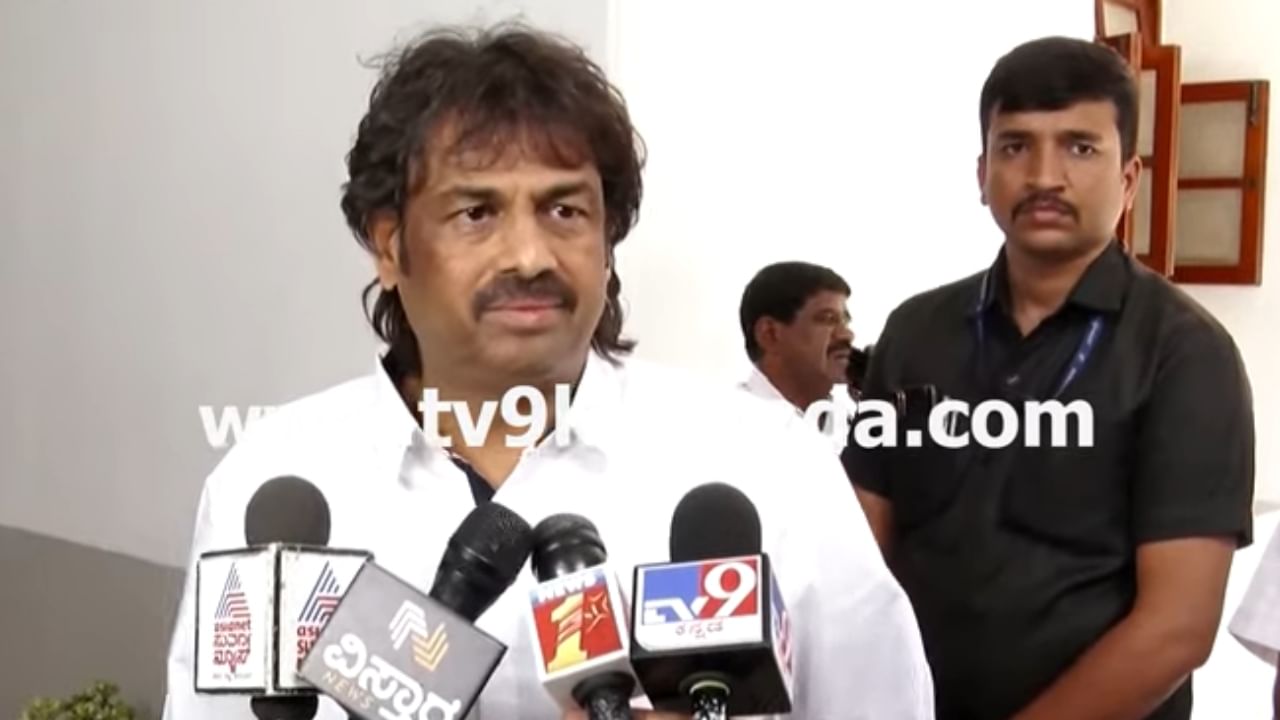 ಯತ್ನಾಳ್ಗೆ ಮಾಡಲು ಕೆಲಸ ಇಲ್ಲ, ಬಸ್ ನಿಲ್ದಾಣದಲ್ಲಿ ಕುಳಿತು ಜ್ಯೋತಿಷ್ಯ ಹೇಳಲಿ -ಮಧು ಬಂಗಾರಪ್ಪ ಯತ್ನಾಳ್ಗೆ ಮಾಡಲು ಕೆಲಸ ಇಲ್ಲ, ಬಸ್ ನಿಲ್ದಾಣದಲ್ಲಿ ಕುಳಿತು ಜ್ಯೋತಿಷ್ಯ ಹೇಳಲಿ -ಮಧು ಬಂಗಾರಪ್ಪ