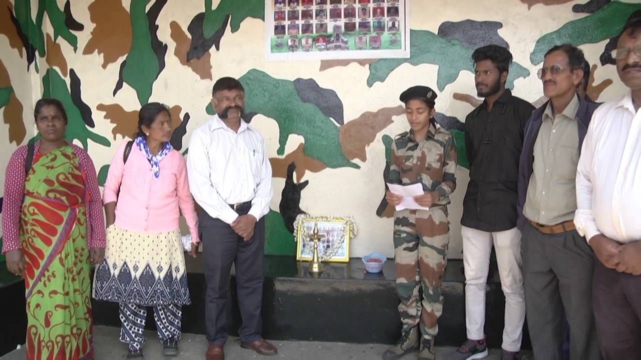 Pulwama Attack: Madikeri girl tribute Pulwama Attack shahid soldiers in different way 