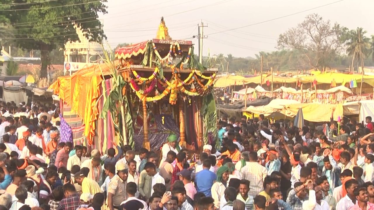 ಥ ಸಂದರ್ಭದಲ್ಲಿ ಜಾತ್ರೆಗಳು ಜನರಿಗೆ ಖುಷಿಯನ್ನು ಕೊಡುತ್ತವೆ. ಒಟ್ಟಿನಲ್ಲಿ ನಾವು ಎಷ್ಟೇ ಆಧುನಿಕ ಜಗತ್ತಿನಲ್ಲಿ ಬದುಕುತ್ತಿದ್ದೇವೆ ಅಂದುಕೊಂಡರೂ, ಸಾಂಪ್ರದಾಯಿಕ ಹಾಗೂ ಜಾನಪದ ಬದುಕನ್ನ ಬಿಡಲು ಸಿದ್ಧರಿಲ್ಲ ಅನ್ನೋದಕ್ಕೆ ಈ ಜಾತ್ರೆಯೇ ಸಾಕ್ಷಿ. 