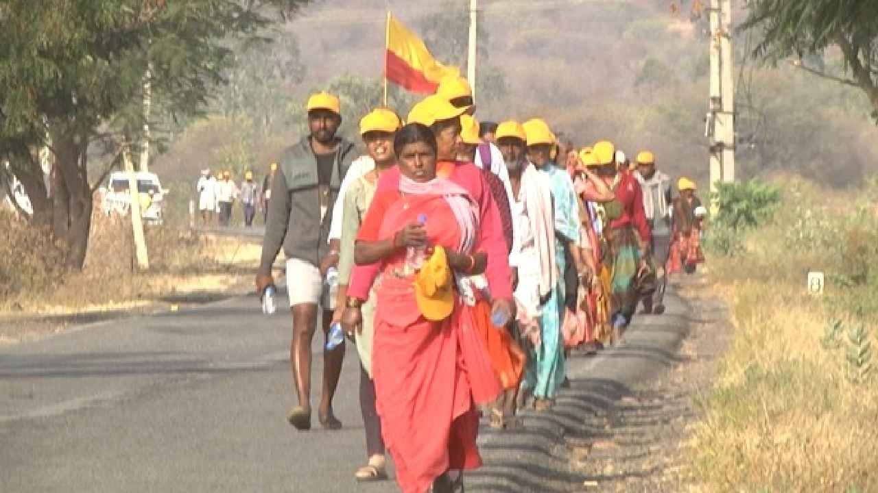 ಹಿರಿಯರ ಸೂಚನೆಯಂತೆ ಅಂಚೆದೊಡ್ಡಿಯ ಗ್ರಾಮದ ಜನರು ಪಾದಯಾತ್ರೆ ಕೈಗೊಂಡಿದ್ದಾರೆ. ಈ ಪೈಕಿ ಹೆಚ್ಚಿನವರು ರೈತ ಮಕ್ಕಳಿಗೆ ಹೆಣ್ಣು ಸಿಗಲಿ ಎಂದು ಹರಕೆ ಹೊತ್ತವರೇ ಹೆಚ್ಚು.
