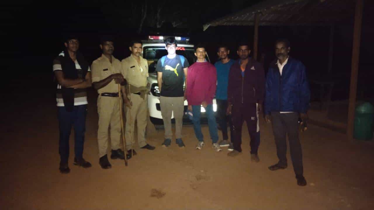 ನಿಷೇಧವಿದ್ದರೂ ಅಧಿಕಾರಿಯ ಶಿಫಾರಸ್ಸು ಬಳಸಿ ಚಾರಣಕ್ಕೆ ಹೋಗಿದ್ದ ಡಿವೈಎಸ್ಪಿ ಸಂಬಂಧಿ ಪತ್ತೆ ನಿಷೇಧವಿದ್ದರೂ ಅಧಿಕಾರಿಯ ಶಿಫಾರಸ್ಸು ಬಳಸಿ ಚಾರಣಕ್ಕೆ ಹೋಗಿದ್ದ ಡಿವೈಎಸ್ಪಿ ಸಂಬಂಧಿ ಪತ್ತೆ