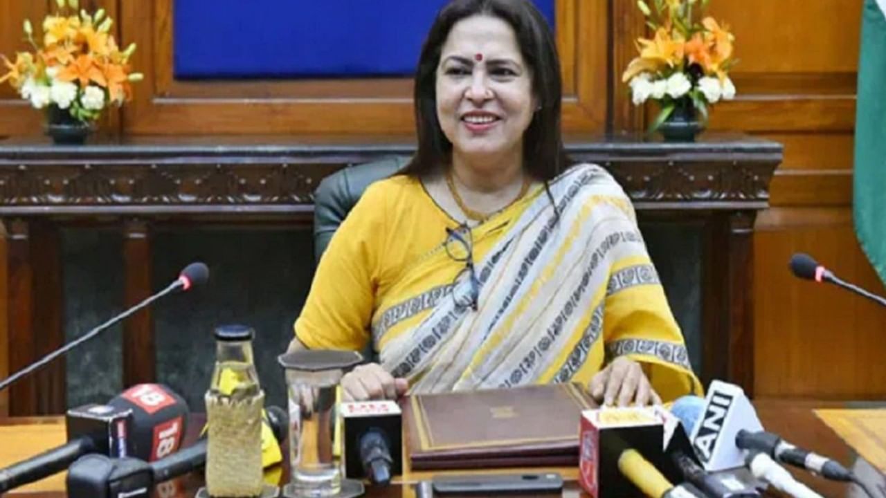 ವಿಚಾರಣೆಗಾಗಿ ಮೋದಿ 12 ಗಂಟೆ ಕುಳಿತಿದ್ದರು; ಅರವಿಂದ ಕೇಜ್ರಿವಾಲ್ ವಿರುದ್ಧ ಗುಡುಗಿದ ಮೀನಾಕ್ಷಿ ಲೇಖಿ ವಿಚಾರಣೆಗಾಗಿ ಮೋದಿ 12 ಗಂಟೆ ಕುಳಿತಿದ್ದರು; ಅರವಿಂದ ಕೇಜ್ರಿವಾಲ್ ವಿರುದ್ಧ ಗುಡುಗಿದ ಮೀನಾಕ್ಷಿ ಲೇಖಿ