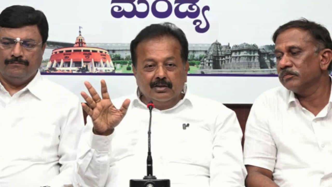 ಬಿಜೆಪಿಯವರು ಮೊದಲು ಈಶ್ವರಪ್ಪ, ಅನಂತ್ಕುಮಾರ್ಗೆ ಗುಂಡಿಕ್ಕಲಿ; ಸಚಿವ ಚಲುವರಾಯಸ್ವಾಮಿ ಬಿಜೆಪಿಯವರು ಮೊದಲು ಈಶ್ವರಪ್ಪ, ಅನಂತ್ಕುಮಾರ್ಗೆ ಗುಂಡಿಕ್ಕಲಿ; ಸಚಿವ ಚಲುವರಾಯಸ್ವಾಮಿ