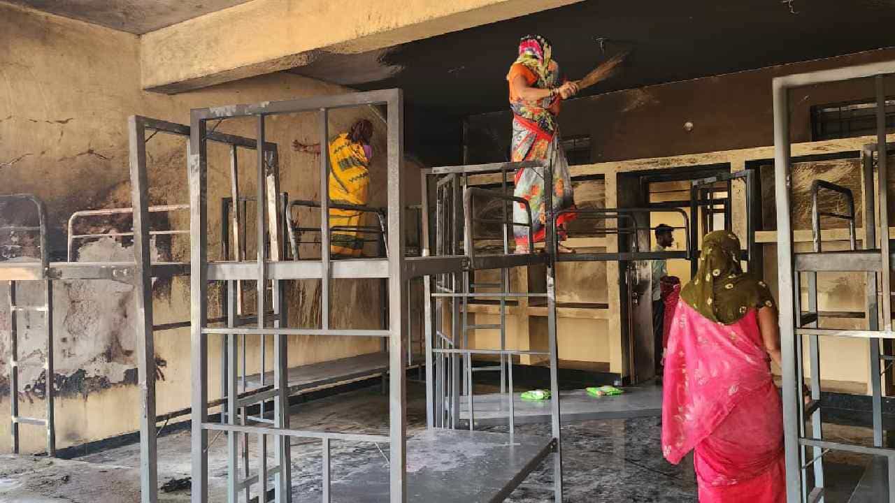 ವಿಜಯಪುರ: ಮೊರಾರ್ಜಿ ವಸತಿ ಶಾಲೆಯಲ್ಲಿ ಅಗ್ನಿ ಅವಘಡ: ಮೂವರು ವಿದ್ಯಾರ್ಥಿಗಳಿಗೆ ಗಾಯ ವಿಜಯಪುರ: ಮೊರಾರ್ಜಿ ವಸತಿ ಶಾಲೆಯಲ್ಲಿ ಅಗ್ನಿ ಅವಘಡ: ಮೂವರು ವಿದ್ಯಾರ್ಥಿಗಳಿಗೆ ಗಾಯ