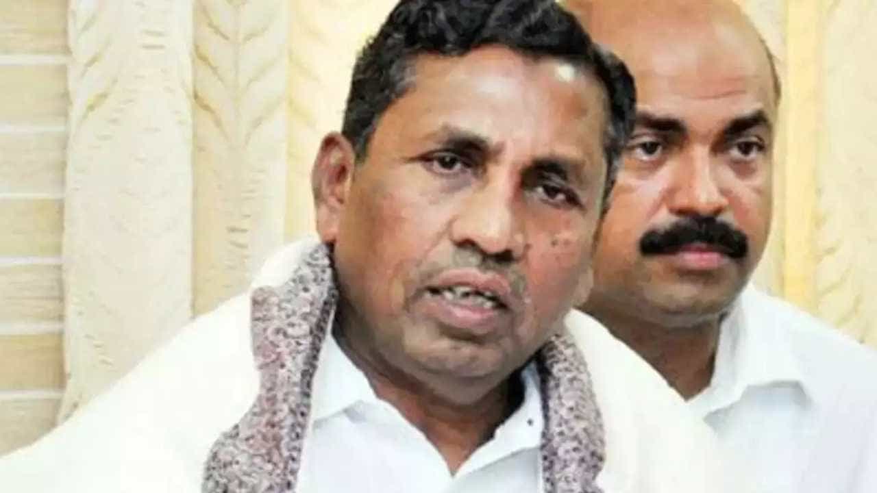 ರಾಜಕೀಯಕ್ಕಾಗಿ ಭಾರತ್ ಅಕ್ಕಿಯನ್ನು ವಿತರಣೆ ಮಾಡುತ್ತಿದ್ದಾರೆ: ಕೇಂದ್ರದ ವಿರುದ್ಧ ಸಚಿವ ಮುನಿಯಪ್ಪ ಕಿಡಿ ರಾಜಕೀಯಕ್ಕಾಗಿ ಭಾರತ್ ಅಕ್ಕಿಯನ್ನು ವಿತರಣೆ ಮಾಡುತ್ತಿದ್ದಾರೆ: ಕೇಂದ್ರದ ವಿರುದ್ಧ ಸಚಿವ ಮುನಿಯಪ್ಪ ಕಿಡಿ