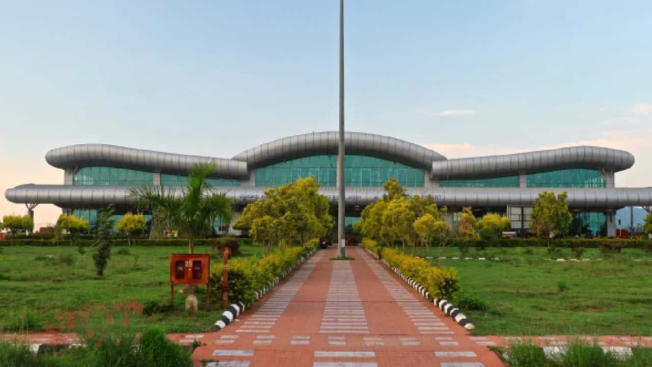 Mysuru Airport: ವಿಮಾನ ಪ್ರಯಾಣಿಕರಿಗೆ ಶಾಕ್: ಮೈಸೂರಿನಿಂದ ಈ ನಗರಗಳಿಗೆ ವಿಮಾನ ಸಂಚಾರ ಸ್ಥಗಿತ Mysuru Airport: ವಿಮಾನ ಪ್ರಯಾಣಿಕರಿಗೆ ಶಾಕ್: ಮೈಸೂರಿನಿಂದ ಈ ನಗರಗಳಿಗೆ ವಿಮಾನ ಸಂಚಾರ ಸ್ಥಗಿತ