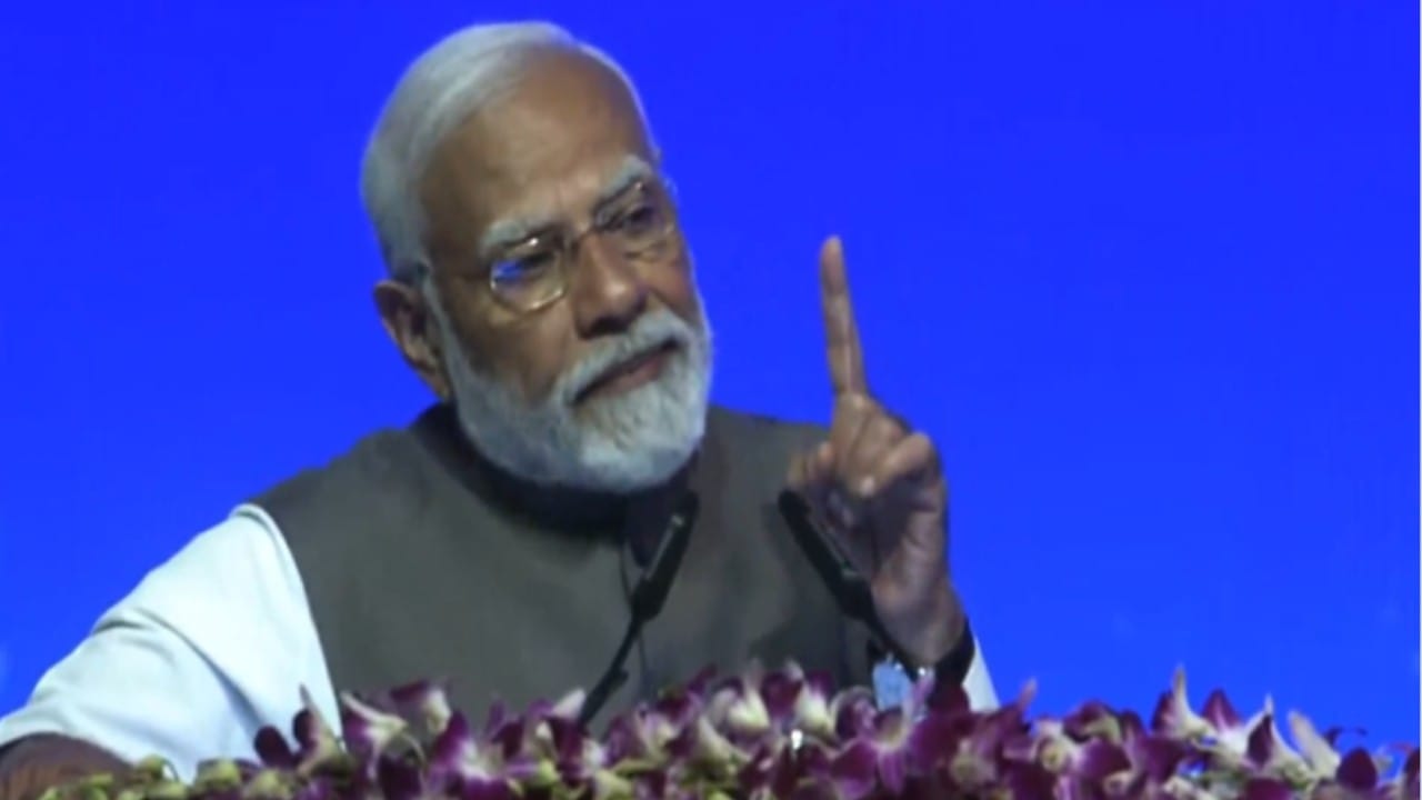 ಮುಂದಿನ 5-6 ವರ್ಷಗಳಲ್ಲಿ ಇಂಧನ ವಲಯದಲ್ಲಿ ಭಾರತ ₹ 5.5 ಲಕ್ಷ ಕೋಟಿ ಹೂಡಿಕೆ ಮಾಡಲಿದೆ: ಮೋದಿ ಮುಂದಿನ 5-6 ವರ್ಷಗಳಲ್ಲಿ ಇಂಧನ ವಲಯದಲ್ಲಿ ಭಾರತ ₹ 5.5 ಲಕ್ಷ ಕೋಟಿ ಹೂಡಿಕೆ ಮಾಡಲಿದೆ: ಮೋದಿ