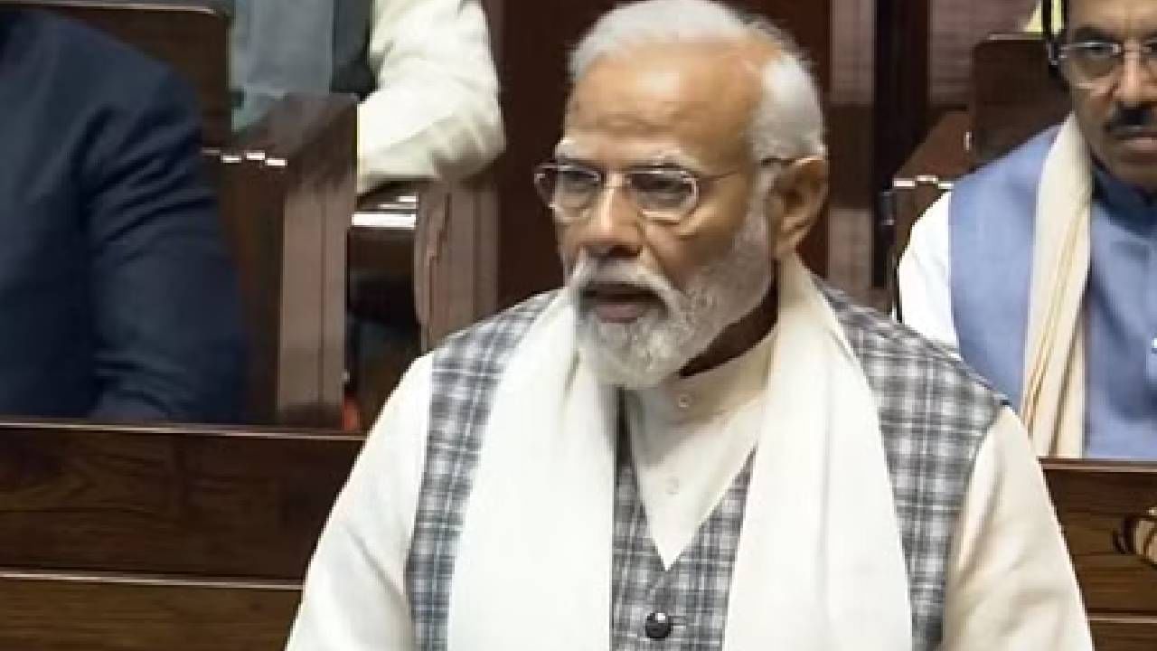 ಕಮಾಂಡೋಗಳಿಲ್ಲದೆ ಸದನದಲ್ಲಿ ಖರ್ಗೆ ಸ್ವತಂತ್ರ ಹಕ್ಕಿಯಾಗಿದ್ದಾರೆಂದು ಕಾಲೆಳೆದ ಮೋದಿ ಕಮಾಂಡೋಗಳಿಲ್ಲದೆ ಸದನದಲ್ಲಿ ಖರ್ಗೆ ಸ್ವತಂತ್ರ ಹಕ್ಕಿಯಾಗಿದ್ದಾರೆಂದು ಕಾಲೆಳೆದ ಮೋದಿ