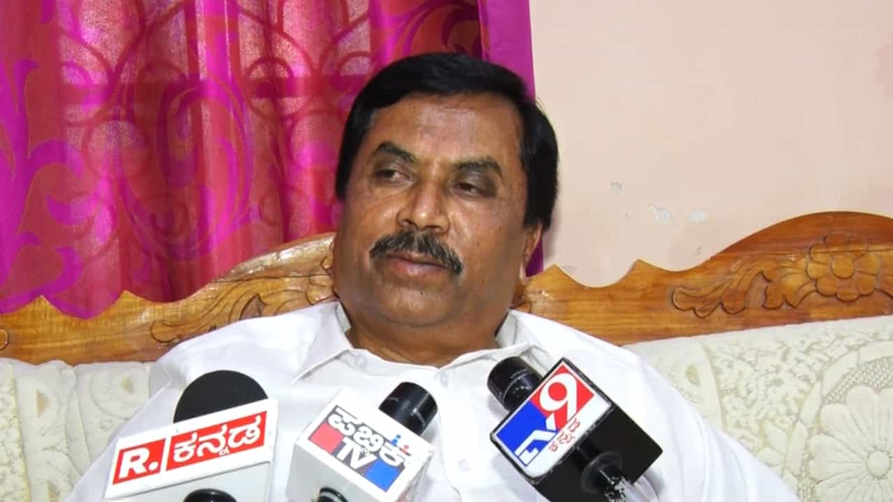 ಚಿಕ್ಕಬಳ್ಳಾಪುರ: ಕಾಂಗ್ರೆಸ್ ತೊರೆಯಲು ಮುಂದಾದ ಸಿದ್ದರಾಮಯ್ಯ ಆಪ್ತ ಎನ್ಎಚ್ ಶಿವಶಂಕರ ರೆಡ್ಡಿ ಚಿಕ್ಕಬಳ್ಳಾಪುರ: ಕಾಂಗ್ರೆಸ್ ತೊರೆಯಲು ಮುಂದಾದ ಸಿದ್ದರಾಮಯ್ಯ ಆಪ್ತ ಎನ್ಎಚ್ ಶಿವಶಂಕರ ರೆಡ್ಡಿ