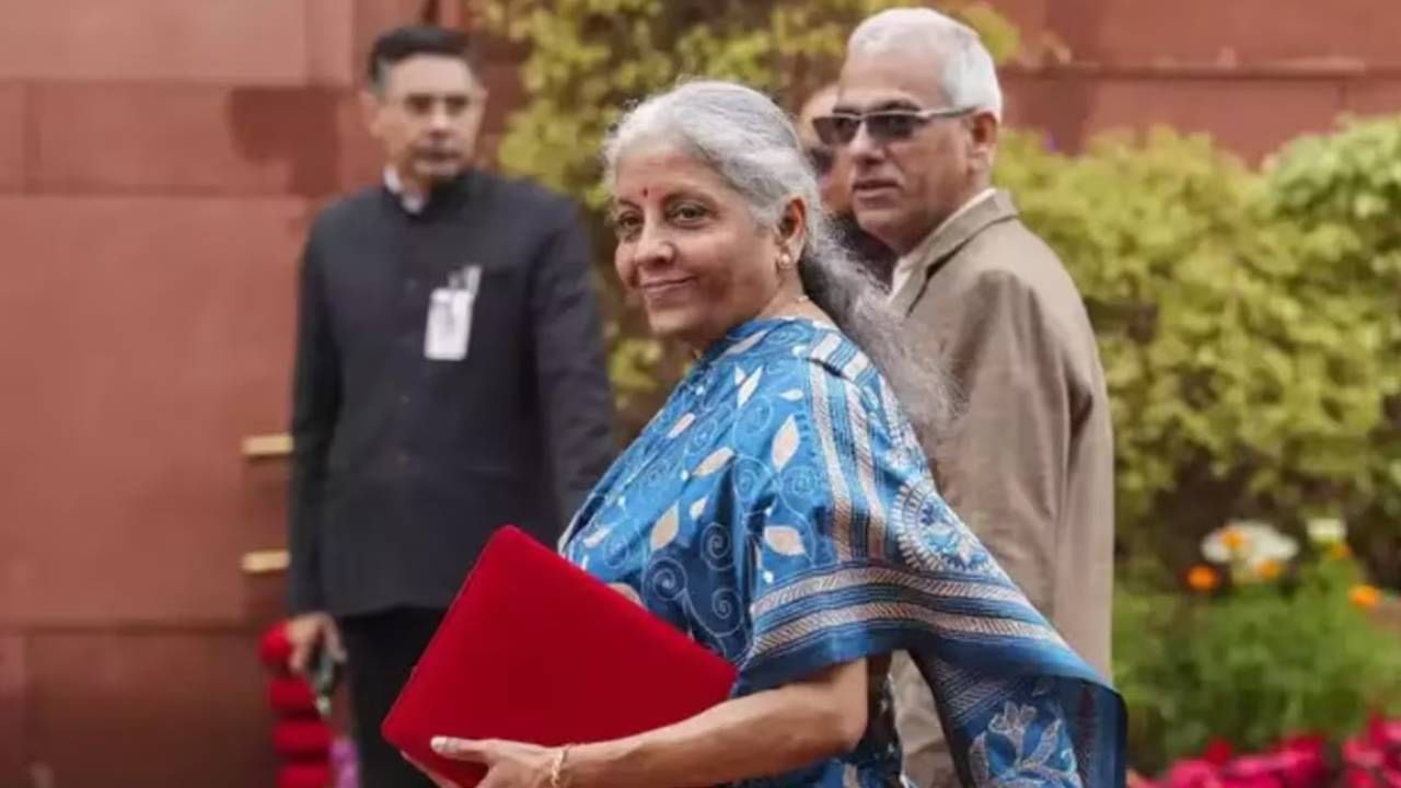 Money Flow: ಬಜೆಟ್ 2024: ಸರ್ಕಾರದ ಆದಾಯ ಮತ್ತು ಖರ್ಚು ಹೇಗೆ? ಯಾವುದಕ್ಕೆ ಎಷ್ಟು ಹಣ ವಿನಿಯೋಗ? ಇಲ್ಲಿದೆ ಡೀಟೇಲ್ಸ್ Money Flow: ಬಜೆಟ್ 2024: ಸರ್ಕಾರದ ಆದಾಯ ಮತ್ತು ಖರ್ಚು ಹೇಗೆ? ಯಾವುದಕ್ಕೆ ಎಷ್ಟು ಹಣ ವಿನಿಯೋಗ? ಇಲ್ಲಿದೆ ಡೀಟೇಲ್ಸ್