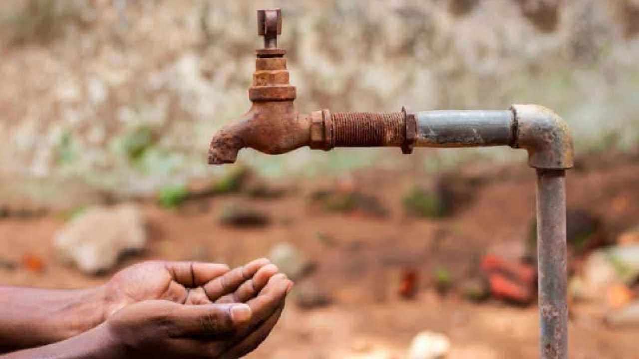 ಬೆಂಗಳೂರಿಗೆ ಜಲ ಕಂಟಕ: ಆರ್ಆರ್ ನಗರ ಬಿಡಿಎ ಅಪಾರ್ಟ್ ಮೆಂಟ್ನಲ್ಲೂ ನೀರಿಲ್ಲ, ಟ್ಯಾಂಕರ್ ಮೊರೆಹೋದ ನಿವಾಸಿಗಳು ಬೆಂಗಳೂರಿಗೆ ಜಲ ಕಂಟಕ: ಆರ್ಆರ್ ನಗರ ಬಿಡಿಎ ಅಪಾರ್ಟ್ ಮೆಂಟ್ನಲ್ಲೂ ನೀರಿಲ್ಲ, ಟ್ಯಾಂಕರ್ ಮೊರೆಹೋದ ನಿವಾಸಿಗಳು