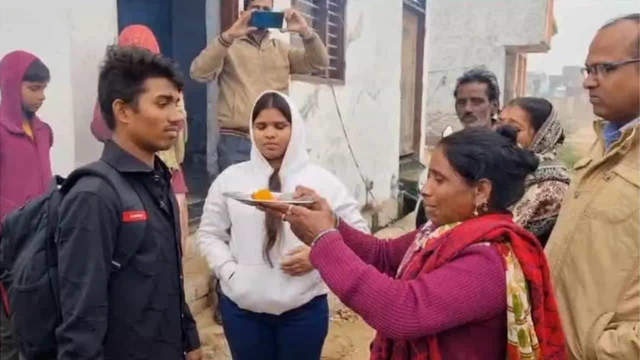 ಮನೆಬಿಟ್ಟು ಹೋಗಿ 13 ವರ್ಷಗಳ ಬಳಿಕ ತಾಯಿ ಮಡಿಲು ಸೇರಿದ ಮಕ್ಕಳು ಮನೆಬಿಟ್ಟು ಹೋಗಿ 13 ವರ್ಷಗಳ ಬಳಿಕ ತಾಯಿ ಮಡಿಲು ಸೇರಿದ ಮಕ್ಕಳು