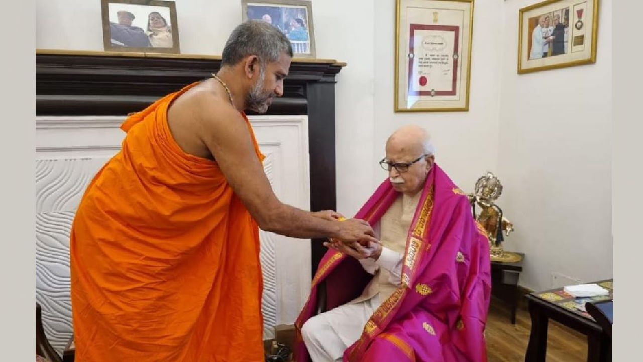 Udupi Pejawar Vishwesha Teertha Seer close aide Vishwaprasanna Teertha swamiji hails Bharat Ratna to LK Advani