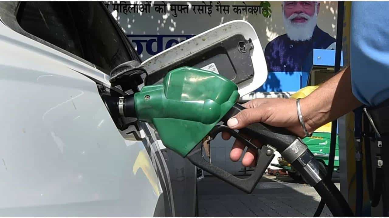 Petrol Diesel Price on February 13: ಕಚ್ಚಾತೈಲ ಬೆಲೆಯಲ್ಲಿ ಇಳಿಕೆ, ಮಹಾರಾಷ್ಟ್ರದಲ್ಲಿ ಪೆಟ್ರೋಲ್ ಅಗ್ಗ Petrol Diesel Price on February 13: ಕಚ್ಚಾತೈಲ ಬೆಲೆಯಲ್ಲಿ ಇಳಿಕೆ, ಮಹಾರಾಷ್ಟ್ರದಲ್ಲಿ ಪೆಟ್ರೋಲ್ ಅಗ್ಗ