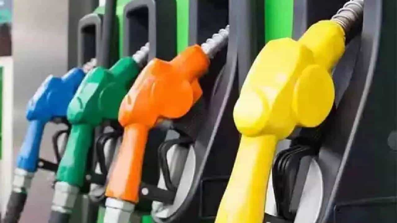 Petrol Diesel Price on February 22: ಉತ್ತರ ಪ್ರದೇಶದಲ್ಲಿ ಪೆಟ್ರೋಲ್ ದರ ಏರಿಕೆ, ಬಿಹಾರದಲ್ಲಿ ಇಳಿಕೆ Petrol Diesel Price on February 22: ಉತ್ತರ ಪ್ರದೇಶದಲ್ಲಿ ಪೆಟ್ರೋಲ್ ದರ ಏರಿಕೆ, ಬಿಹಾರದಲ್ಲಿ ಇಳಿಕೆ