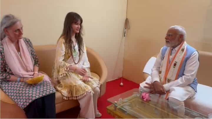 ಪ್ರಧಾನಿ ಮೋದಿಯವರನ್ನು ಭೇಟಿಯಾದ ಭಾರತದ ಭಕ್ತಿಗೀತೆಗಳನ್ನು ಸುಶ್ರಾವ್ಯವಾಗಿ ಹಾಡುವ ಜರ್ಮನಿಯ ಕ್ಯಾಸಂಡ್ರಾ ಮೇ ಸ್ಪಿಟ್ಮನ್ ಪ್ರಧಾನಿ ಮೋದಿಯವರನ್ನು ಭೇಟಿಯಾದ ಭಾರತದ ಭಕ್ತಿಗೀತೆಗಳನ್ನು ಸುಶ್ರಾವ್ಯವಾಗಿ ಹಾಡುವ ಜರ್ಮನಿಯ ಕ್ಯಾಸಂಡ್ರಾ ಮೇ ಸ್ಪಿಟ್ಮನ್