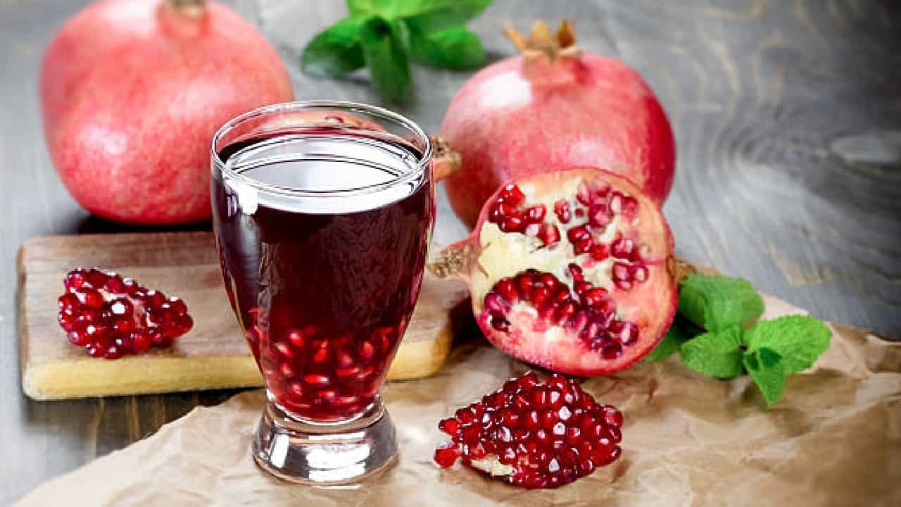 Pomegranate Juice: ದಿನಕ್ಕೆ ಒಂದು ಲೋಟ ದಾಳಿಂಬೆ ಜ್ಯೂಸ್ ಸೇವನೆಯಿಂದಾಗುವ ಉಪಯೋಗ ಒಂದೆರಡಲ್ಲ Pomegranate Juice: ದಿನಕ್ಕೆ ಒಂದು ಲೋಟ ದಾಳಿಂಬೆ ಜ್ಯೂಸ್ ಸೇವನೆಯಿಂದಾಗುವ ಉಪಯೋಗ ಒಂದೆರಡಲ್ಲ