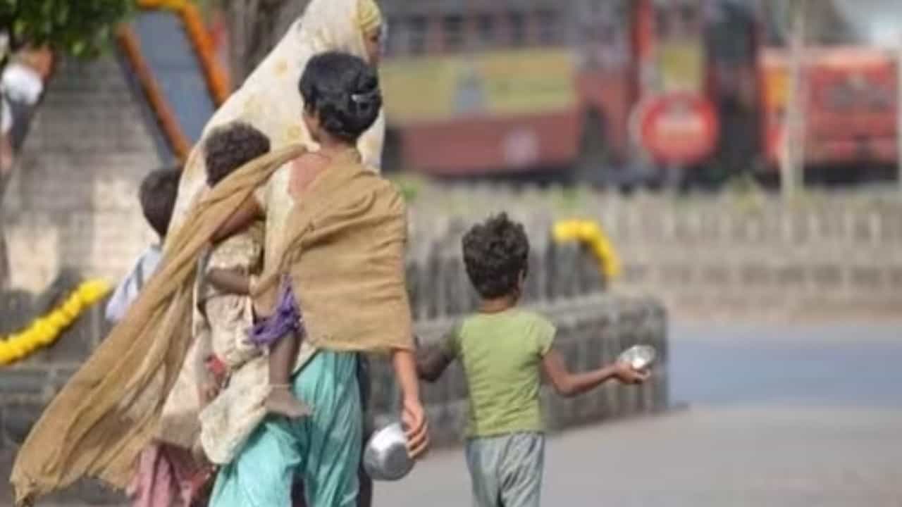 Poverty Levels in India: ಬಡತನದ ಮಟ್ಟ ಶೇ 5 ಕ್ಕೆ ಇಳಿದಿದೆ: ನೀತಿ ಆಯೋಗ್ ಸಿಇಒ Poverty Levels in India: ಬಡತನದ ಮಟ್ಟ ಶೇ 5 ಕ್ಕೆ ಇಳಿದಿದೆ: ನೀತಿ ಆಯೋಗ್ ಸಿಇಒ