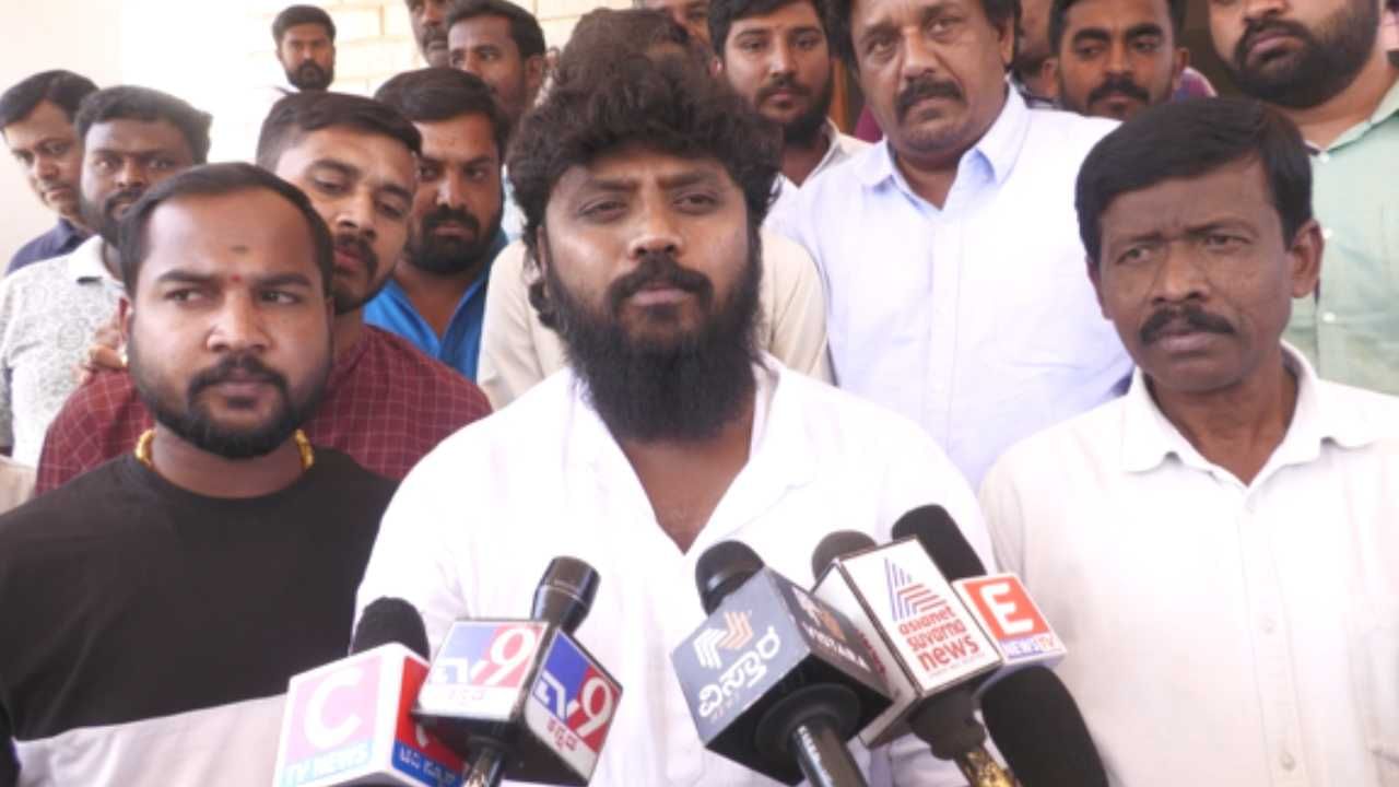ಚಿಕ್ಕಬಳ್ಳಾಪುರ ಅಭಿವೃದ್ದಿಗೆ 100 ಕೋಟಿ ರೂ ಅನುದಾನ ತಂದಿದ್ದೇನೆ: ವಿಜಯೇಂದ್ರ ಹೇಳಿಕೆಗೆ ಪ್ರದೀಪ್ ಈಶ್ವರ್ ಟಾಂಗ್ ಚಿಕ್ಕಬಳ್ಳಾಪುರ ಅಭಿವೃದ್ದಿಗೆ 100 ಕೋಟಿ ರೂ ಅನುದಾನ ತಂದಿದ್ದೇನೆ: ವಿಜಯೇಂದ್ರ ಹೇಳಿಕೆಗೆ ಪ್ರದೀಪ್ ಈಶ್ವರ್ ಟಾಂಗ್