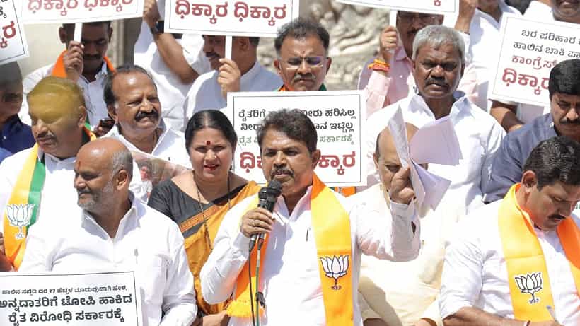 ಸರ್ಕಾರ 80% ಲೂಟಿ ಮಾಡುತ್ತಿದ್ದು, ಮುಖ್ಯಮಂತ್ರಿಗಳೆ ಪೇ ಸಿದ್ದರಾಮಯ್ಯ ಅಂತ ಪೋಸ್ಟರ್ ಅಂಟಿಸಿಕೊಳ್ಳಿ: ಆರ್ ಅಶೋಕ್ ವಾಗ್ದಾಳಿ