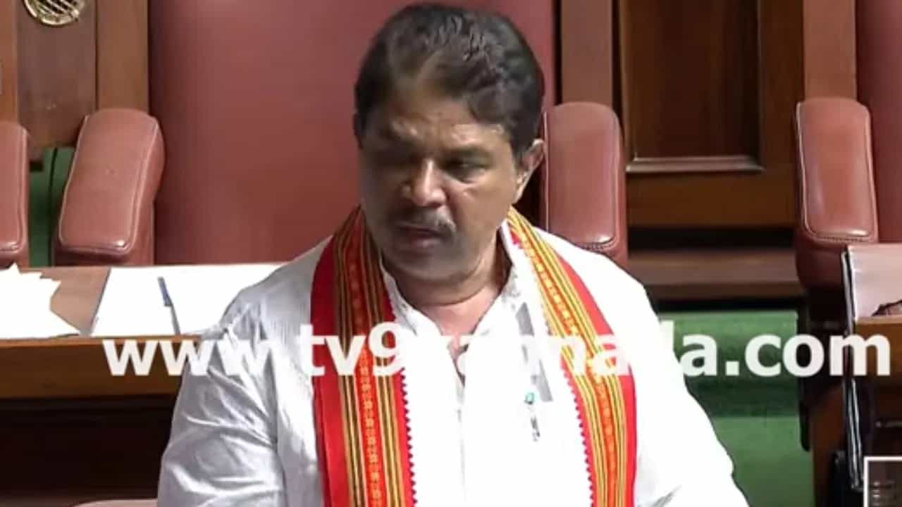 ಎಸ್ಎಸ್ಎಲ್ಸಿ ಪೂರ್ವಸಿದ್ಧತಾ ಪರೀಕ್ಷೆಗೆ ಉತ್ತರ ಪತ್ರಿಕೆ ನೀಡದ ದರಿದ್ರ ಸರ್ಕಾರ 50 ರೂ. ವಸೂಲಿ ಮಾಡಿದ್ದೇಕೆ: ಅಶೋಕ ಪ್ರಶ್ನೆ ಎಸ್ಎಸ್ಎಲ್ಸಿ ಪೂರ್ವಸಿದ್ಧತಾ ಪರೀಕ್ಷೆಗೆ ಉತ್ತರ ಪತ್ರಿಕೆ ನೀಡದ ದರಿದ್ರ ಸರ್ಕಾರ 50 ರೂ. ವಸೂಲಿ ಮಾಡಿದ್ದೇಕೆ: ಅಶೋಕ ಪ್ರಶ್ನೆ