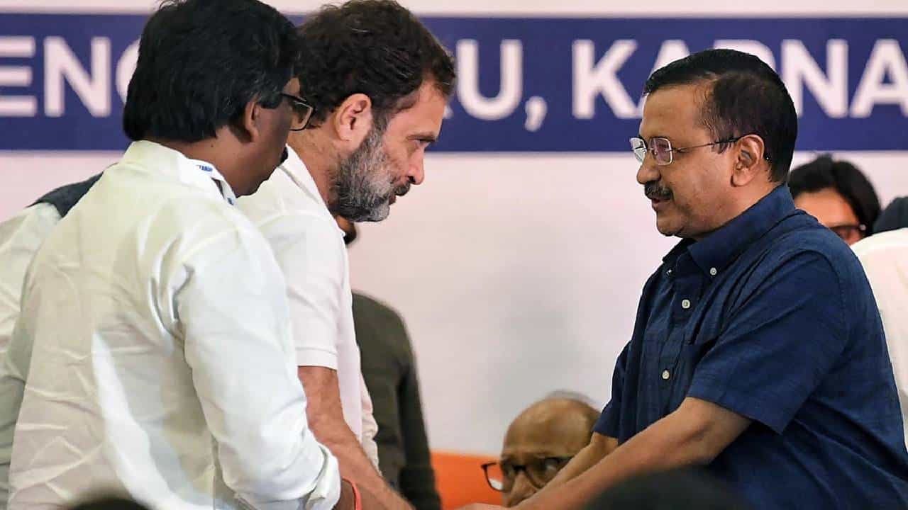 ದೆಹಲಿ: ಆಮ್ಆದ್ಮಿ ಪಕ್ಷ, ಕಾಂಗ್ರೆಸ್ ನಡುವೆ ಮೈತ್ರಿ ಬಹುತೇಕ ಖಚಿತ, 4-3 ಸೂತ್ರ ಆಧರಿಸಿ ಮಾತುಕತೆ ದೆಹಲಿ: ಆಮ್ಆದ್ಮಿ ಪಕ್ಷ, ಕಾಂಗ್ರೆಸ್ ನಡುವೆ ಮೈತ್ರಿ ಬಹುತೇಕ ಖಚಿತ, 4-3 ಸೂತ್ರ ಆಧರಿಸಿ ಮಾತುಕತೆ