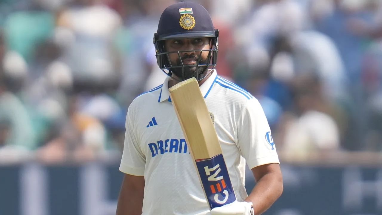 ಇನ್ನು ಈ ಪಂದ್ಯದಲ್ಲಿ ಉತ್ತಮ ಬ್ಯಾಟಿಂಗ್ ಪ್ರದರ್ಶಿಸುತ್ತಿರುವ ಟೀಮ್ ಇಂಡಿಯಾ 44 ಓವರ್ಗಳ ಮುಕ್ತಾಯದ ವೇಳೆಗೆ 3 ವಿಕೆಟ್ ನಷ್ಟಕ್ಕೆ 149 ರನ್ ಕಲೆಹಾಕಿದೆ. ಸದ್ಯ ರೋಹಿತ್ ಶರ್ಮಾ (80) ಹಾಗೂ ರವೀಂದ್ರ ಜಡೇಜಾ (50) ಕ್ರೀಸ್ನಲ್ಲಿದ್ದಾರೆ.