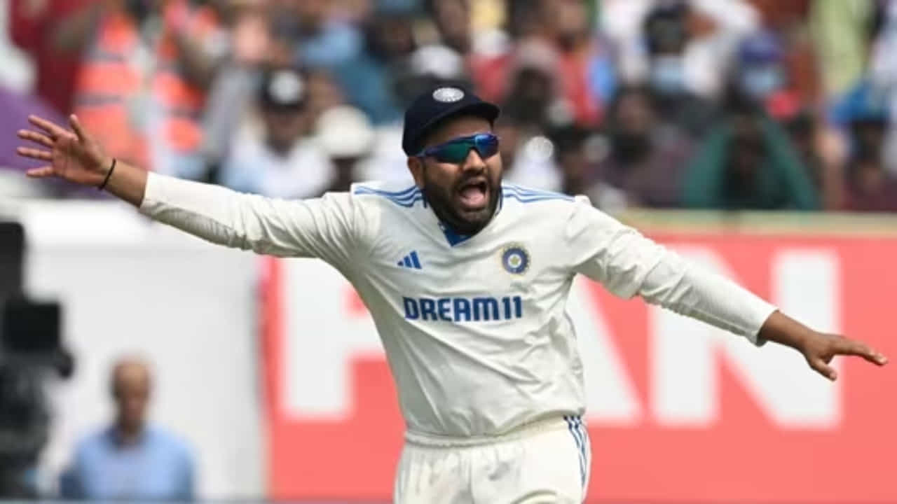 ವಿಶಾಖಪಟ್ಟಣಂ ಟೆಸ್ಟ್ನಲ್ಲಿ ಇಂಗ್ಲೆಂಡ್ ತಂಡವನ್ನು 106 ರನ್ಗಳ ಬೃಹತ್ ಅಂತರದಿಂದ ಮಣಿಸಿರುವ ಭಾರತ ಈ ಗೆಲುವಿನೊಂದಿಗೆ 5 ಟೆಸ್ಟ್ ಪಂದ್ಯಗಳ ಸರಣಿ 1-1ರಲ್ಲಿ ಸಮಬಲಗೊಳಿಸಿದೆ. ರೋಹಿತ್ ಶರ್ಮಾ ನಾಯಕತ್ವದಲ್ಲಿ ಆಡಿದ 13 ಟೆಸ್ಟ್ಗಳಲ್ಲಿ ಇದು 7 ನೇ ಗೆಲುವು, ಆದರೆ ಈ ಪಂದ್ಯದ ಗೆಲುವಿನ ರುಚಿ ಹಿಂದಿನ 6 ಗೆಲುವುಗಳಿಗಿಂತ ಭಿನ್ನವಾಗಿದೆ.