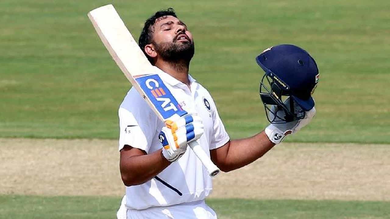 ರಾಜ್ಕೋಟ್ನ ನಿರಂಜನ್ ಶಾ ಸ್ಟೇಡಿಯಂನಲ್ಲಿ ನಡೆಯುತ್ತಿರುವ ಇಂಗ್ಲೆಂಡ್ ವಿರುದ್ಧದ 3ನೇ ಟೆಸ್ಟ್ ಪಂದ್ಯದ ಮೊದಲ ಇನಿಂಗ್ಸ್ನಲ್ಲಿ ಟೀಮ್ ಇಂಡಿಯಾ ನಾಯಕ ರೋಹಿತ್ ಶರ್ಮಾ ಭರ್ಜರಿ ಸೆಂಚುರಿ ಸಿಡಿಸಿದ್ದಾರೆ. ಈ ಪಂದ್ಯದಲ್ಲಿ ಟಾಸ್ ಗೆದ್ದ ಭಾರತ ತಂಡದ ನಾಯಕ ಬ್ಯಾಟಿಂಗ್ ಆಯ್ದುಕೊಂಡಿದ್ದರು.