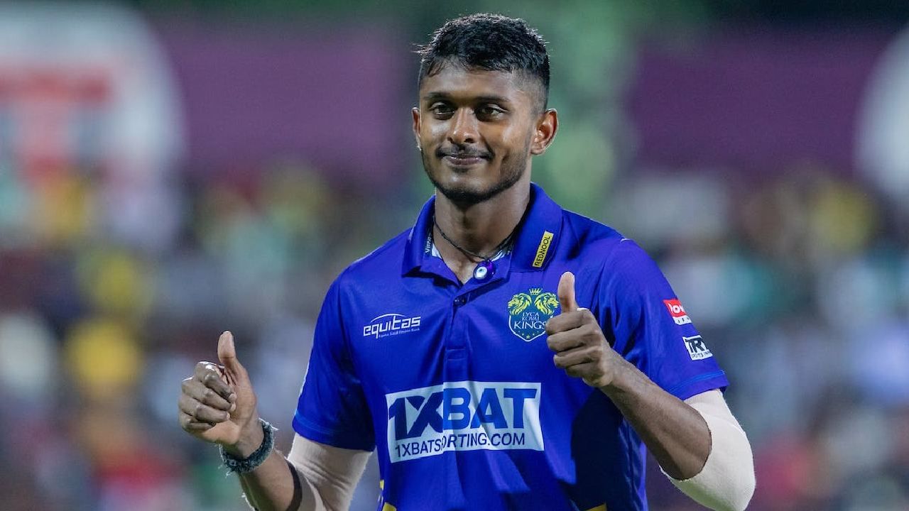 TNPL 2023ರ ಹರಾಜಿನಲ್ಲಿ ಕೋವೈ ಕಿಂಗ್ಸ್ ತಂಡವು ಸಾಯಿ ಸುದರ್ಶನ್ ಅವರನ್ನು ಬರೋಬ್ಬರಿ 21.6 ಲಕ್ಷ ರೂ.ಗೆ ಖರೀದಿಸಿ ದಾಖಲೆ ಬರೆದಿತ್ತು. ಇದೀಗ ತಿರುಪ್ಪೂರ್ ತಮಿಳನ್ಸ್ ತಂಡವು ಸಾಯಿ ಕಿಶೋರ್ ಅವರಿಗೆ 22 ಲಕ್ಷ ರೂ. ಪಾವತಿಸಿ ಹೊಸ ಇತಿಹಾಸ ನಿರ್ಮಿಸಿದೆ.