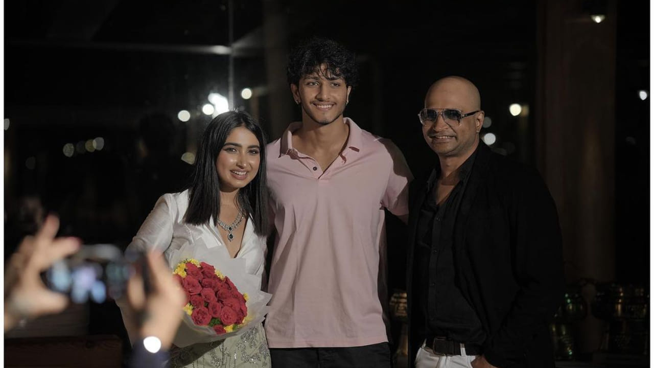 ನಿರ್ದೇಶಕ ಇಂದ್ರಜಿತ್ ಲಂಕೇಶ್ ಅವರು ಹಲವು ಸದಭಿರುಚಿ ಚಿತ್ರಗಳನ್ನು ನಿರ್ದೇಶನ ಮಾಡಿ ಗಮನ ಸೆಳೆದಿದ್ದಾರೆ. ಈಗ ಅವರ ಮಗ ಸಮರ್ಜಿತ್ ಲಂಕೇಶ್ ಚಿತ್ರರಂಗಕ್ಕೆ ಕಾಲಿಡುತ್ತಿದ್ದಾರೆ. ‘ಗೌರಿ’ ಸಿನಿಮಾ ಅವರ ಮೊದಲ ಚಿತ್ರವಾಗಿದ್ದು, ಸಾನ್ಯಾ ಅಯ್ಯರ್ ನಾಯಕಿ ಆಗಿ ನಟಿಸಿದ್ದಾರೆ.