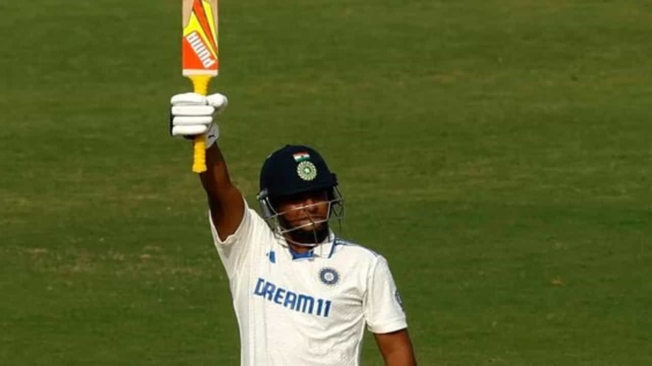 IND vs ENG: ಚೊಚ್ಚಲ ಪಂದ್ಯದಲ್ಲೇ ಅತಿ ವೇಗದ ಅರ್ಧಶತಕ ಸಿಡಿಸಿ ದಾಖಲೆ ಬರೆದ ಸರ್ಫರಾಜ್ ಖಾನ್..! IND vs ENG: ಚೊಚ್ಚಲ ಪಂದ್ಯದಲ್ಲೇ ಅತಿ ವೇಗದ ಅರ್ಧಶತಕ ಸಿಡಿಸಿ ದಾಖಲೆ ಬರೆದ ಸರ್ಫರಾಜ್ ಖಾನ್..!