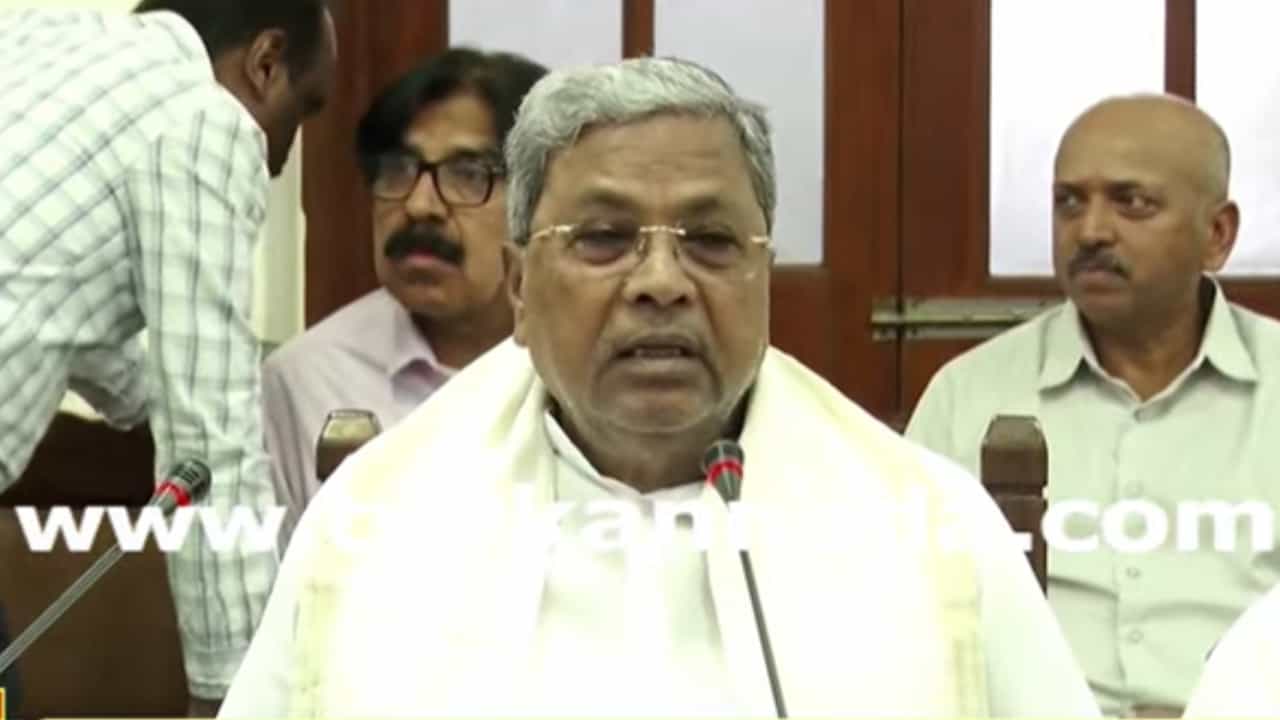 ಕೇಂದ್ರದ ಅನ್ಯಾಯ ಪ್ರಶ್ನಿಸಲು ಬೊಮ್ಮಾಯಿಗೆ ಬಾಯಿಯೇ ಬರಲ್ಲ, ಅಶೋಕ್ಗೆ ಗೊತ್ತೇ ಇಲ್ಲ: ಸಿದ್ದರಾಮಯ್ಯ ವ್ಯಂಗ್ಯ ಕೇಂದ್ರದ ಅನ್ಯಾಯ ಪ್ರಶ್ನಿಸಲು ಬೊಮ್ಮಾಯಿಗೆ ಬಾಯಿಯೇ ಬರಲ್ಲ, ಅಶೋಕ್ಗೆ ಗೊತ್ತೇ ಇಲ್ಲ: ಸಿದ್ದರಾಮಯ್ಯ ವ್ಯಂಗ್ಯ