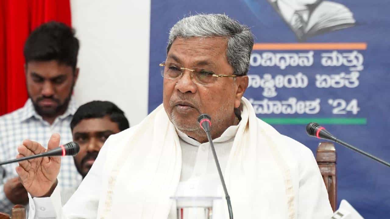 ಮಂಗಳೂರು ಕುಕ್ಕರ್ ಬಾಂಬ್ ಬ್ಲಾಸ್ಟ್ಗೂ, ಬೆಂಗಳೂರು ರಾಮೇಶ್ವರಂ ಕೆಫೆ ಸ್ಫೋಟಕ್ಕೂ ಸಾಮ್ಯತೆ ಇಲ್ಲ: ಸಿದ್ದರಾಮಯ್ಯ ಮಂಗಳೂರು ಕುಕ್ಕರ್ ಬಾಂಬ್ ಬ್ಲಾಸ್ಟ್ಗೂ, ಬೆಂಗಳೂರು ರಾಮೇಶ್ವರಂ ಕೆಫೆ ಸ್ಫೋಟಕ್ಕೂ ಸಾಮ್ಯತೆ ಇಲ್ಲ: ಸಿದ್ದರಾಮಯ್ಯ