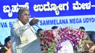 ಮಹದಾಯಿ ಹೋರಾಟಗಾರರಿಂದ ಪ್ರಹ್ಲಾದ್​ ಜೋಶಿ ಕಾರಿಗೆ ಮುತ್ತಿಗೆ, ಸಿದ್ದರಾಮಯ್ಯ ವಿರುದ್ಧ ಹರಿಹಾಯ್ದ ಕೇಂದ್ರ ಸಚಿವ